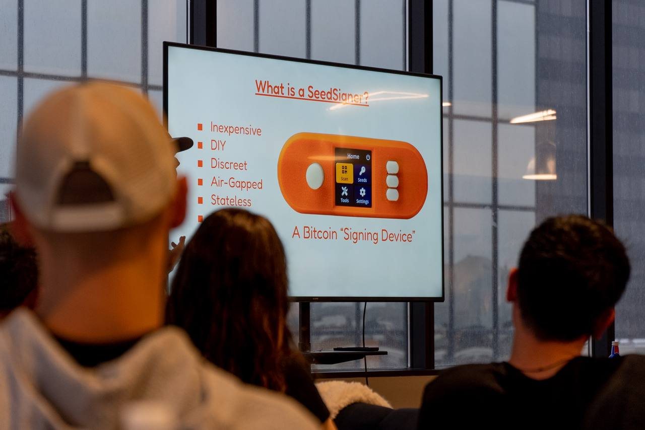 Columbus Bitcoin Meetup gallery photo 36